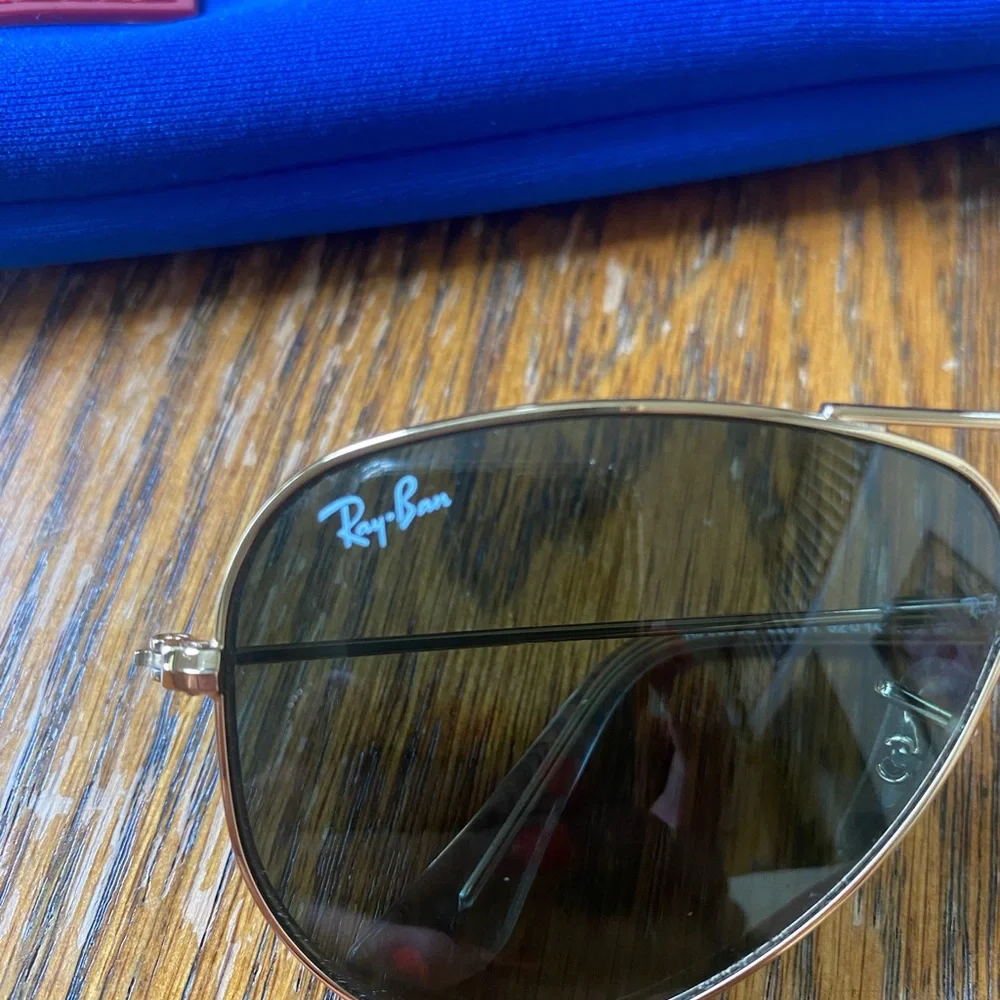 Ray-Ban Gold Aviator Sunglasses with Blue Pouch